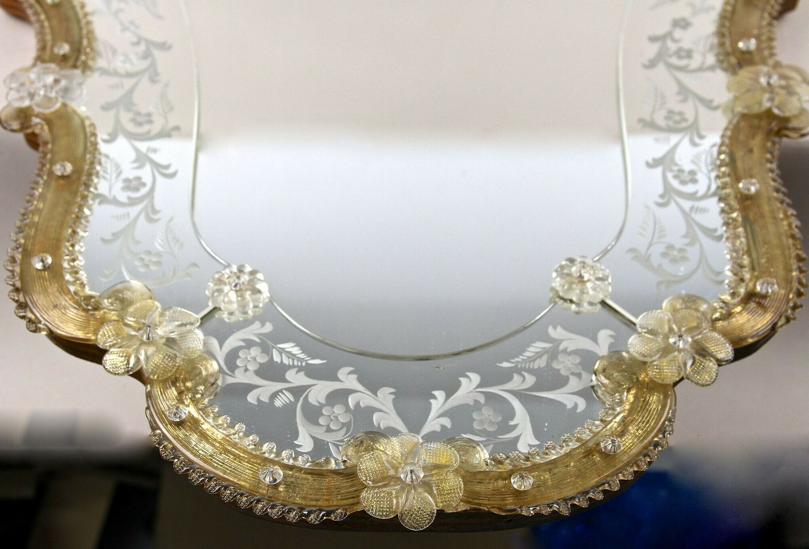 photo vinterior Mid Century Murano Glass Wall Mirror With Gilt Glass Flowers, It Ca. 1950