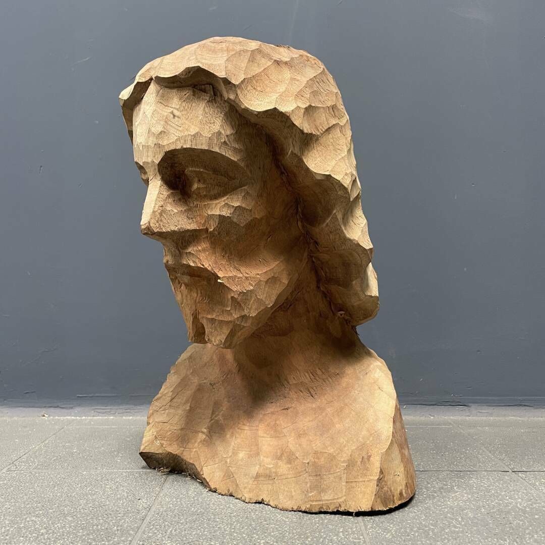 Houten Gesculpteerd Hoofd Of Buste Van Een Man Met Een Baard photo Kunst