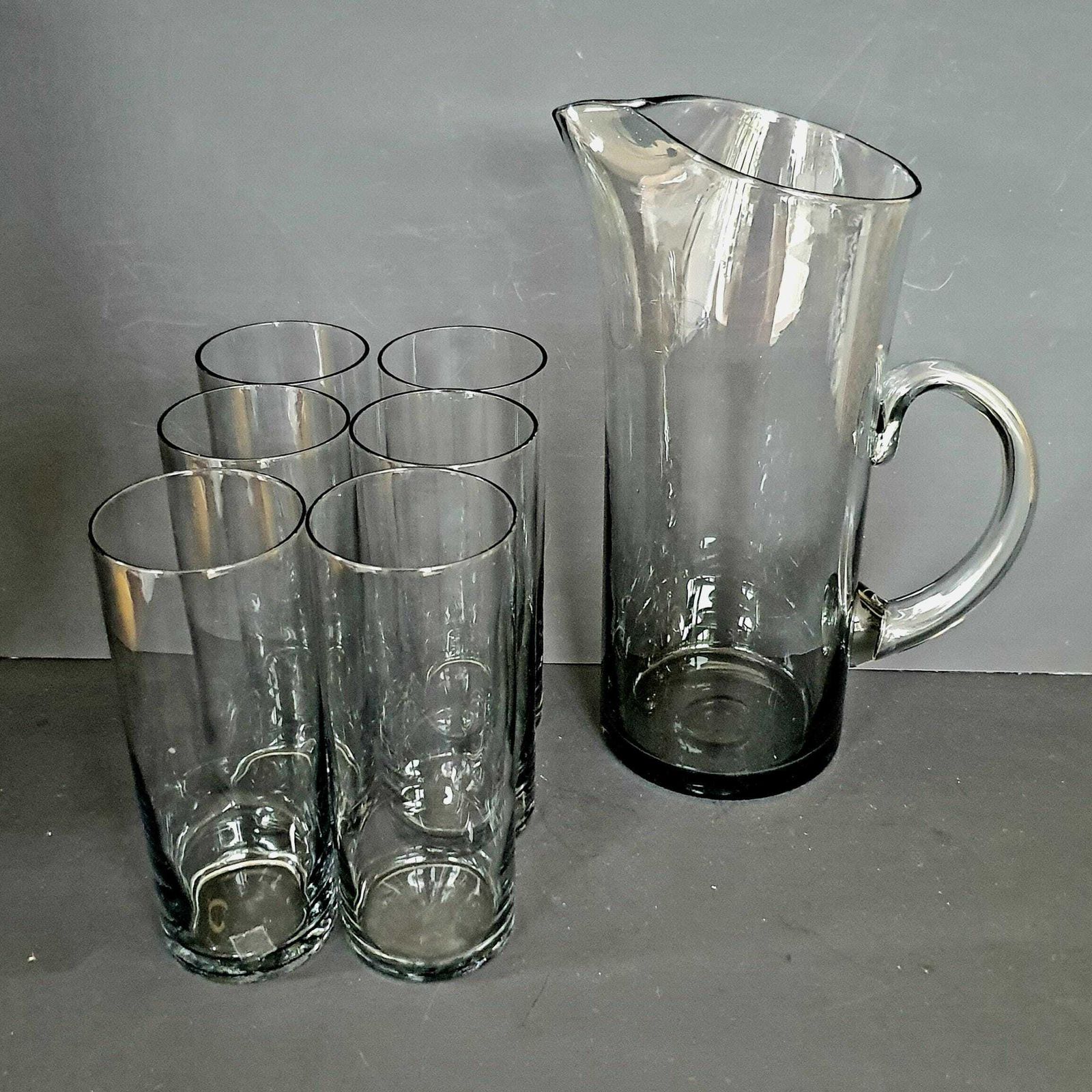 A Rare Early Dartington Pitcher Set With 6 Hiball Glasses In Smoked Grey Glass, Model Ft50 From 1968, Early Frank Thrower Design, English photo Home Decor