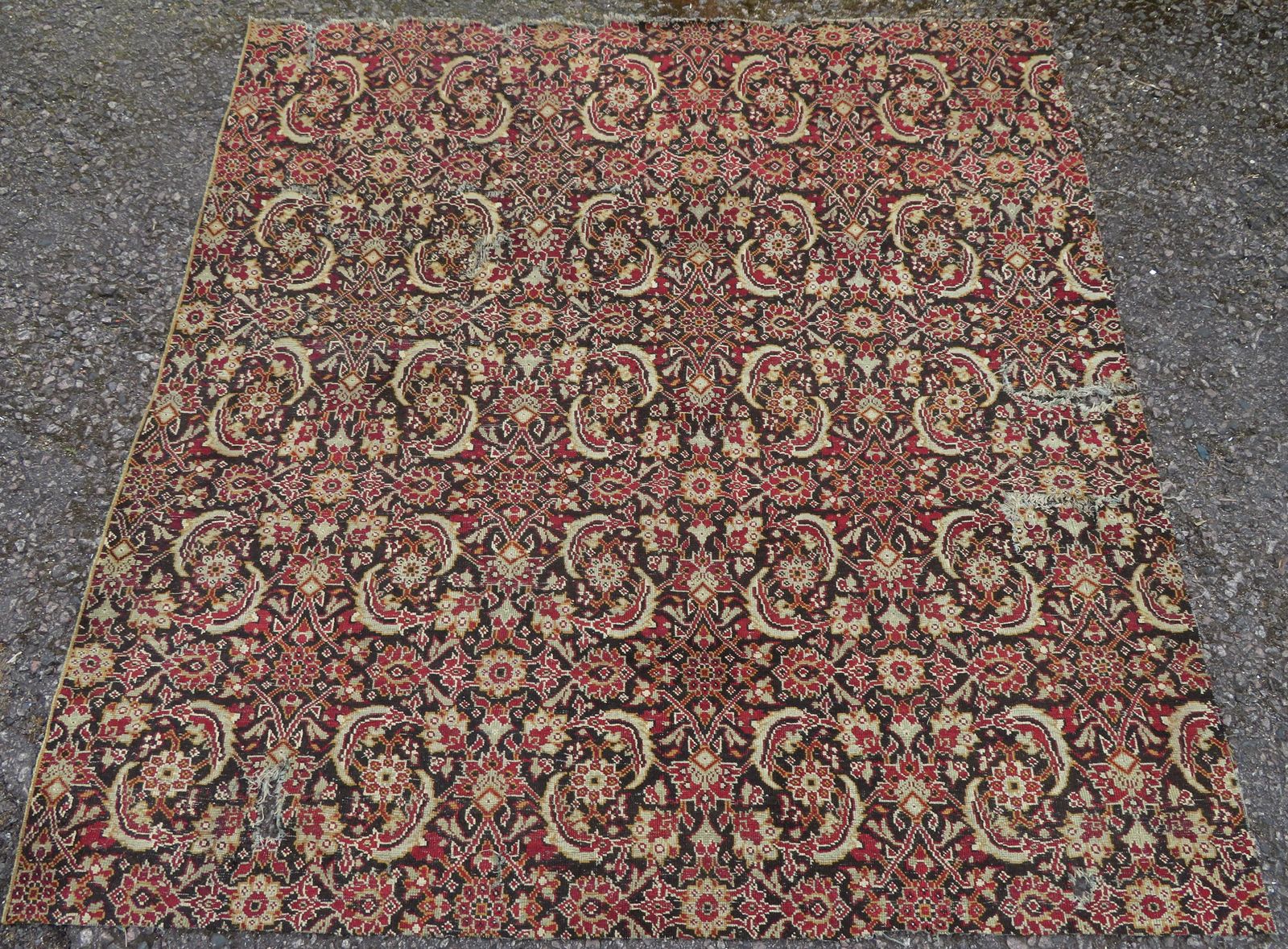 photo vintage Large Mughal Carpet Fragment. North India. 183cm X 168cm.