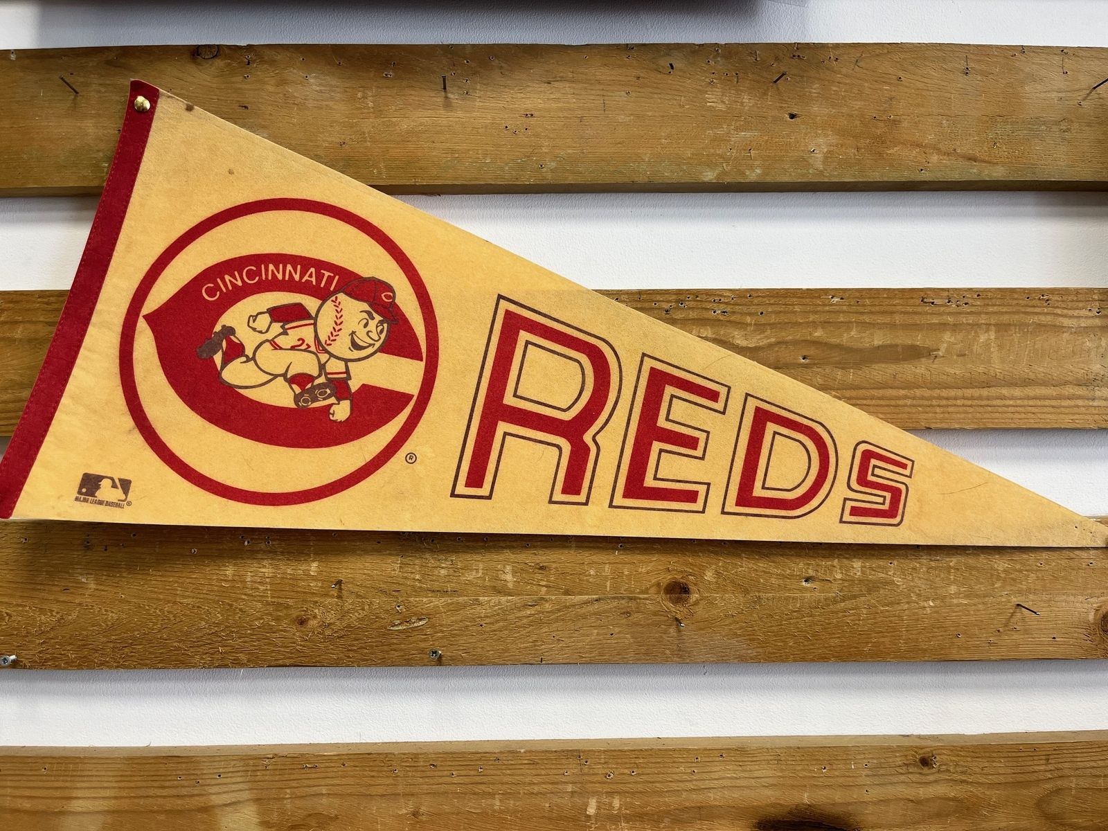 Vintage Americana Sports Memorabilia   Cincinatti Reds Pennant