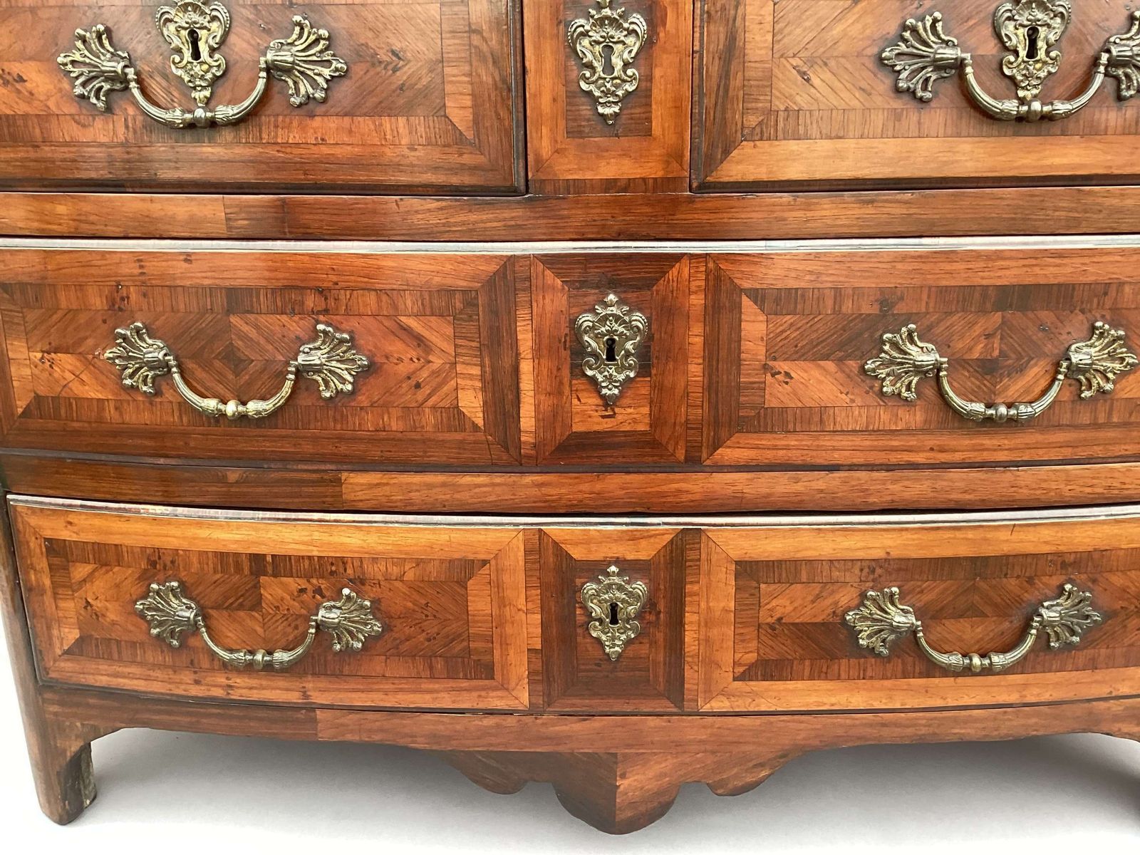 Impressive C18th Louis XV Kingwood Bow Fronted Commode photo for sale