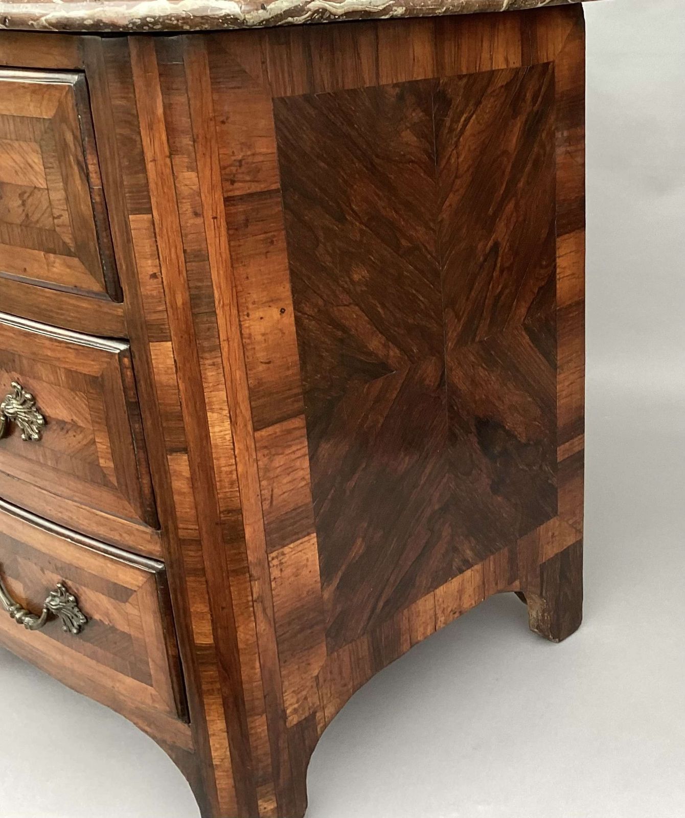 photo vinterior Impressive C18th Louis XV Kingwood Bow Fronted Commode