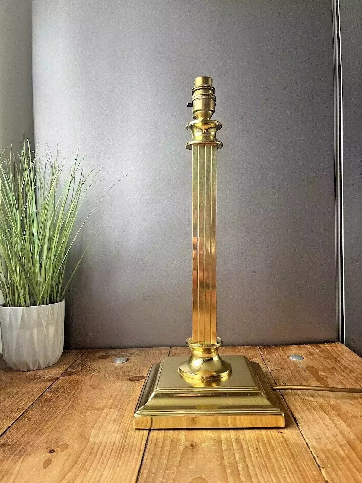 Large Vintage Brass Corinthian Column Pillar Table Lamp Antique Country House photo Lighting
