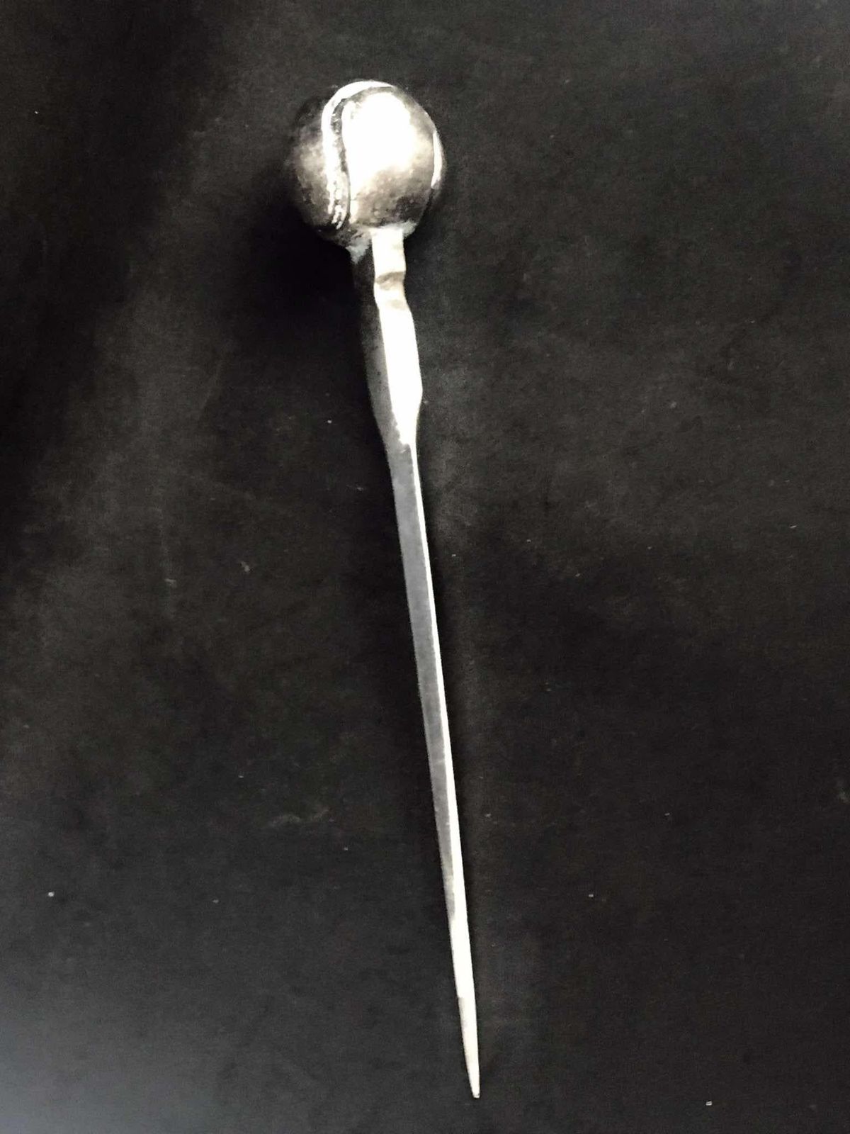Verzilverde Brievenmeshouder In De Vorm Van Een Tennisbal – Valenti Spanje – Verzilverd Brievenmesje, Metalen Bureauaccessoire, Cadeau Idee photo buy