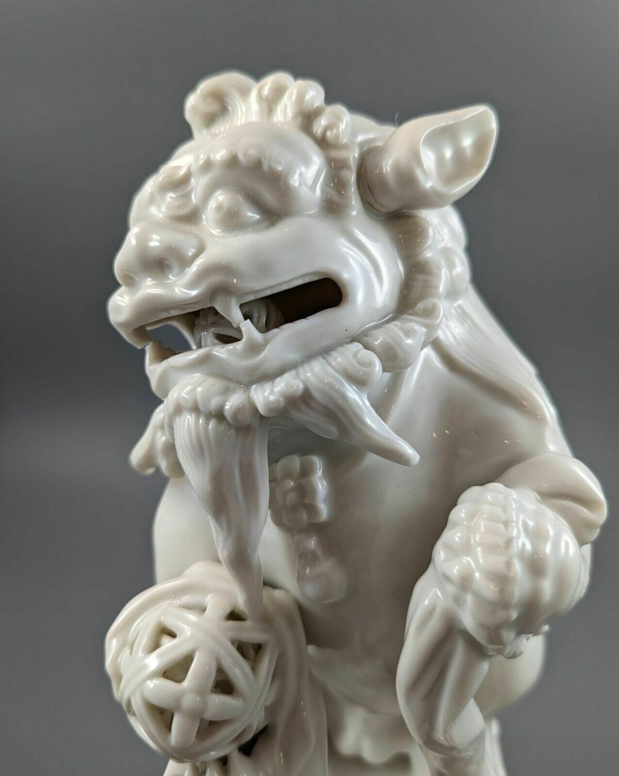 photo furniture Antique Chinese Porcelain Blanc De Chine Foo Dog