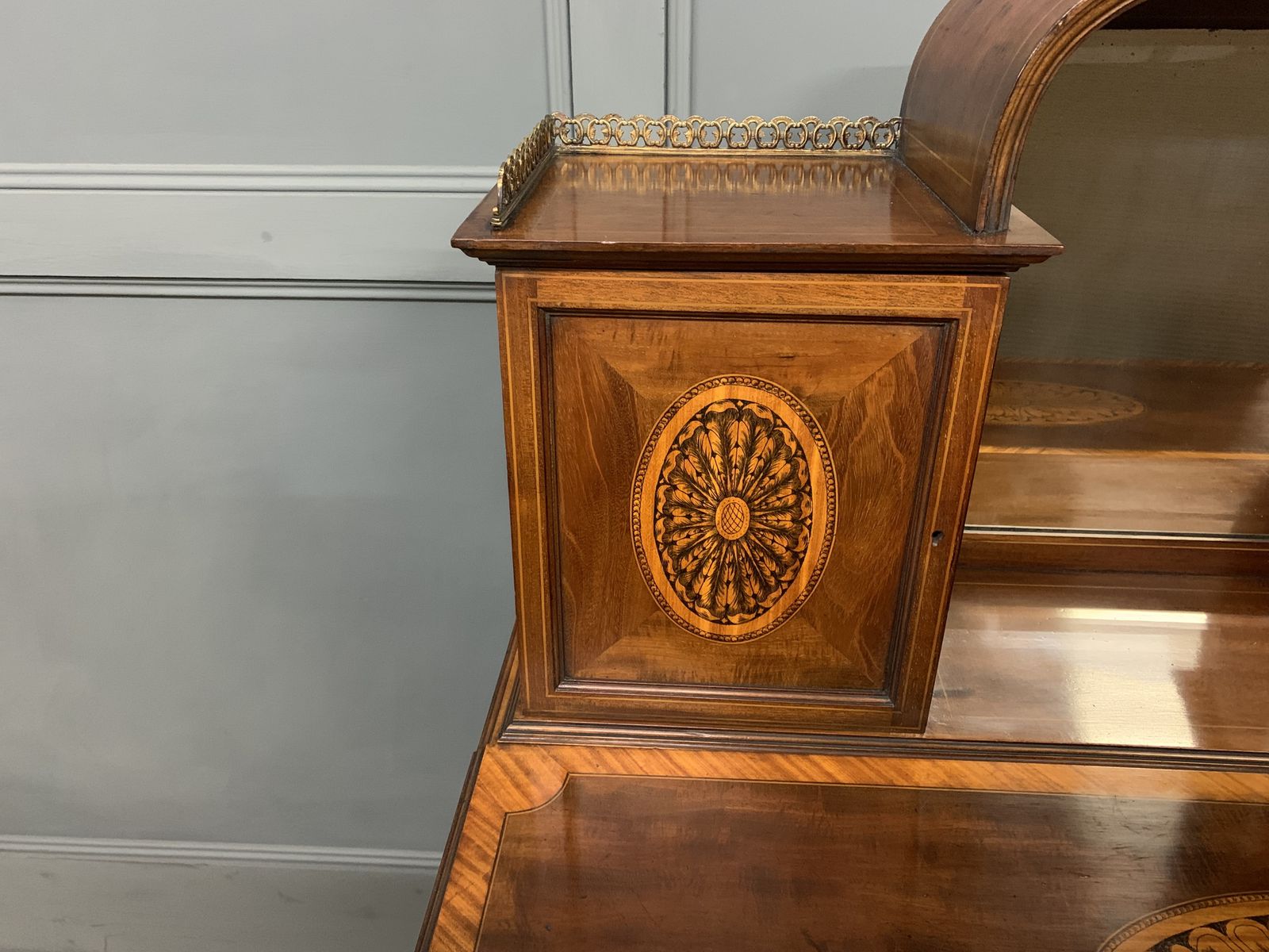 photo furniture Inlaid Mahogany Bonheur Du Jour