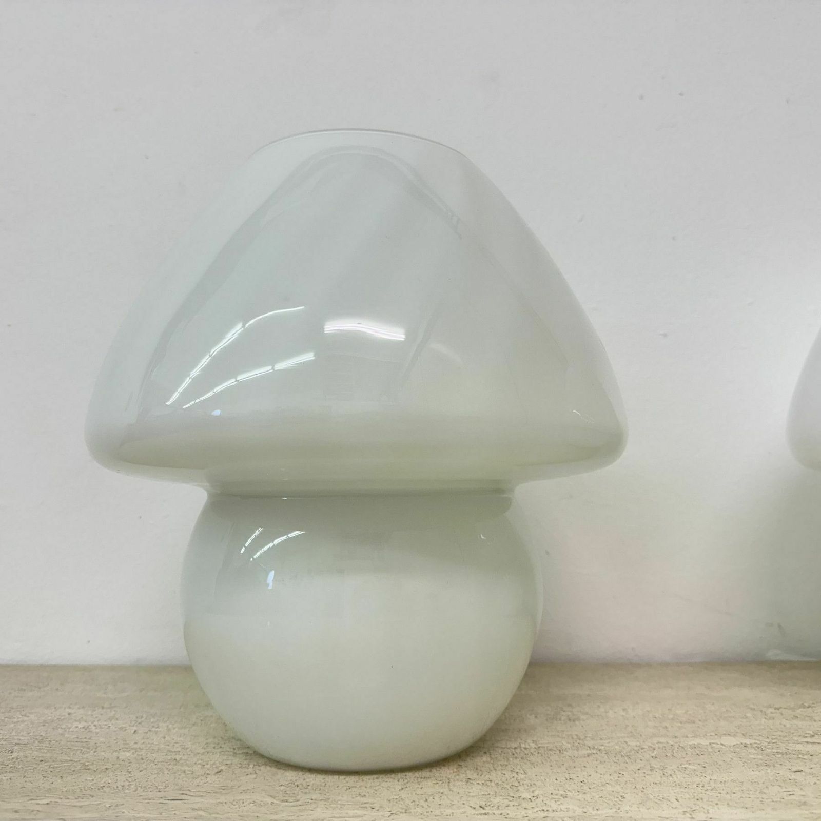 Set Van 2 Tafellampen Met Paddenstoelvorm En Wervelpatroon, Jaren 1970 photo vintage