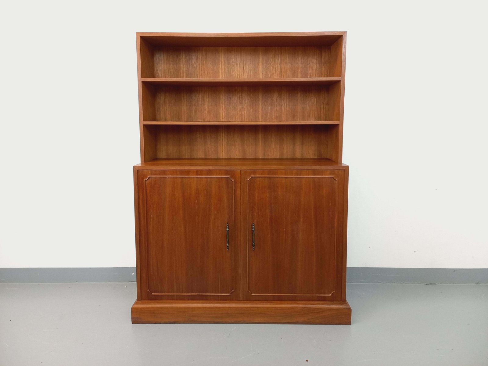Meuble de rangement anglais en teck, années 1960 photo furniture