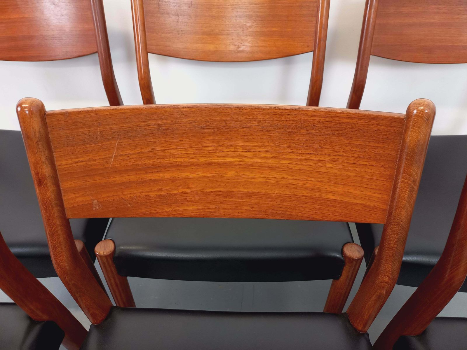 photo vinterior 6 Fristho Franeker Teak Chairs