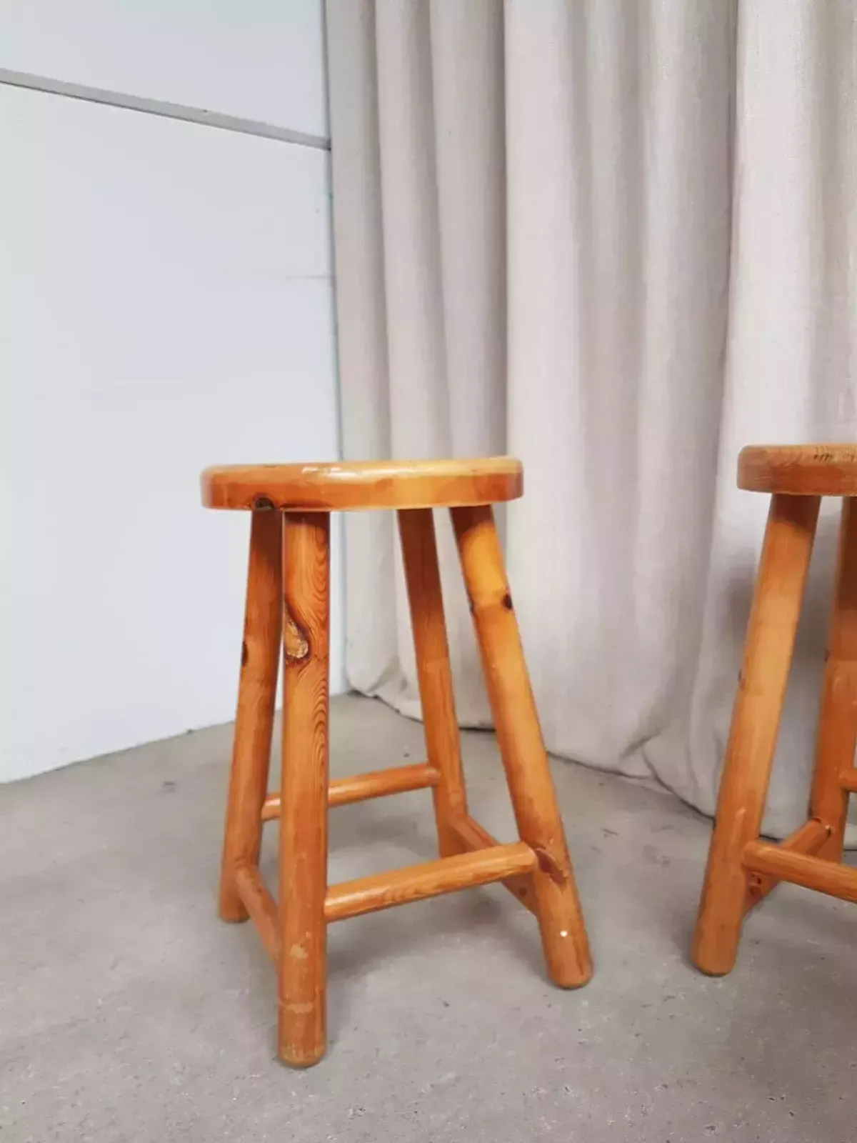 photo furniture Vtg Late Mid Century Set Of 3 Pine Kitchen Bar Stools Retro Modernist R552