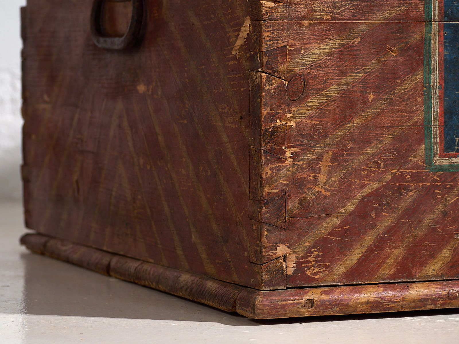 photo furniture Antique Storage Trunk With Floral Motifs (C.1865) #14