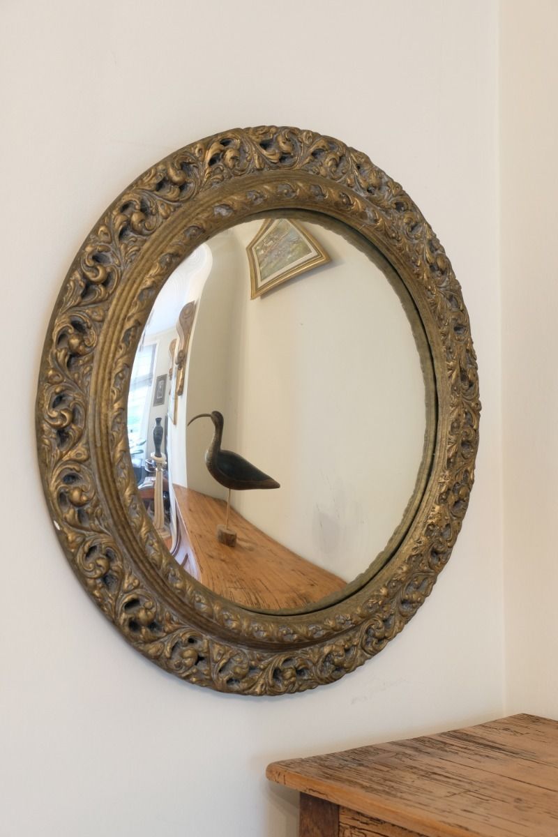 19th Century Round Convex Mirror With Pierced Giltwood Frame photo buy