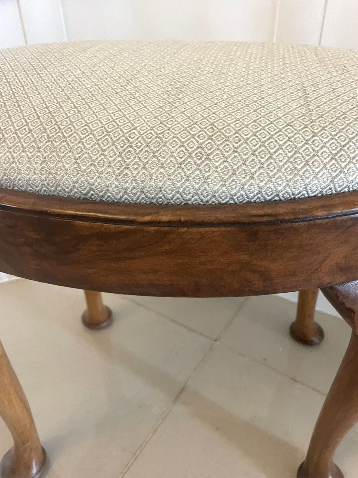 Antique Quality Early 20th Century Walnut Oval Stool photo vinterior
