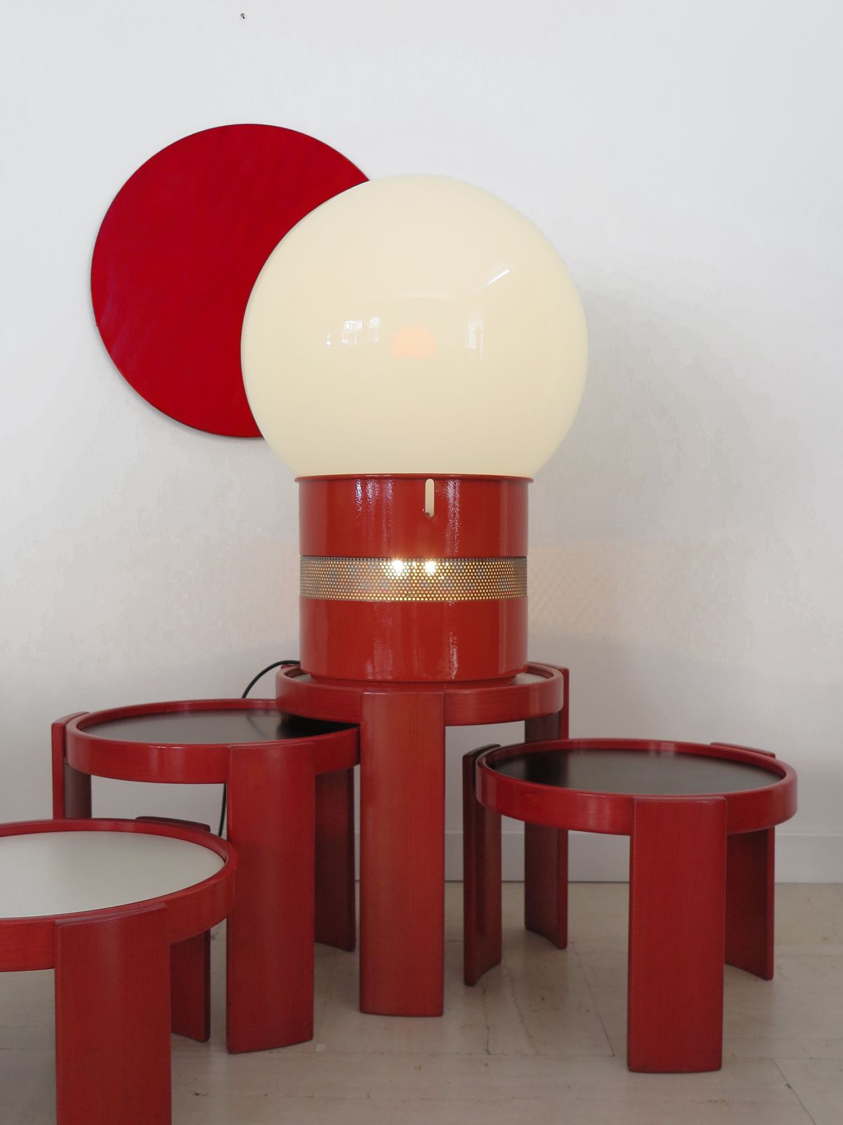 Italian Red Table Lamp "Mezzo Oracolo" Model Design Gae Aulenti For Artemide 1969 photo vinterior