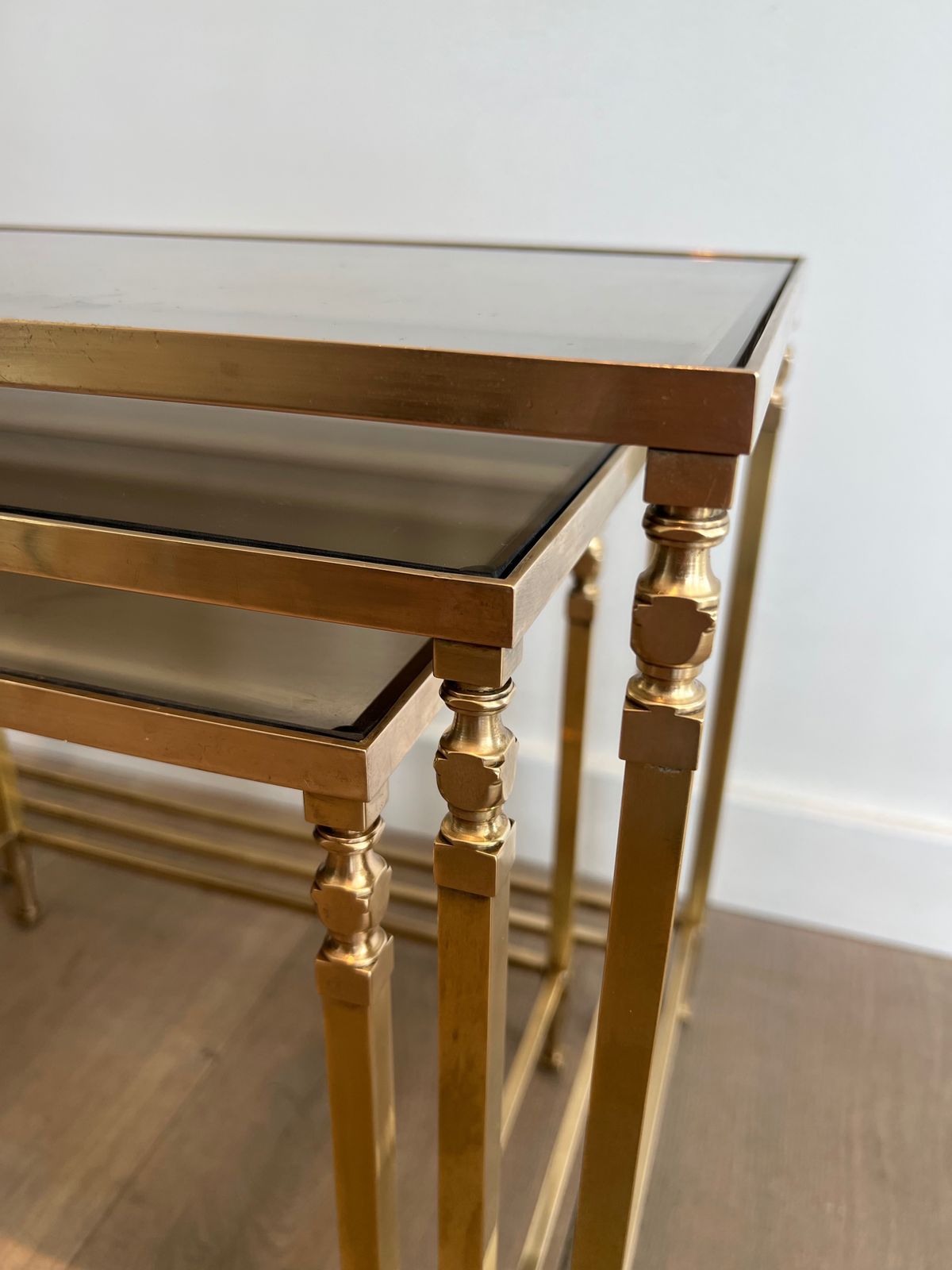 photo vinterior Suite Of Tables Neoclassical Neoclassical Lison Of The Maison Ramsay