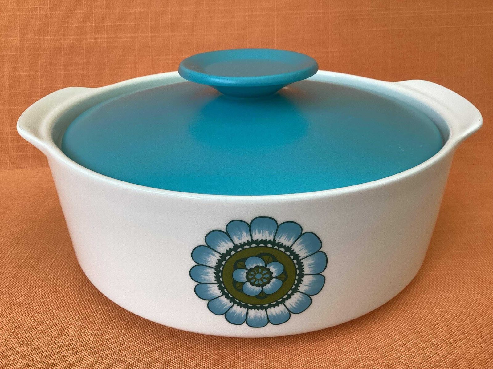 1970s J&G Meakin Capri Tureens (Sold As A Pair), Meakin Capri Vegetable Dishes, Retro Meakin Serving Dishes, Retro Meakin Capri Lidded Dish photo vinterior