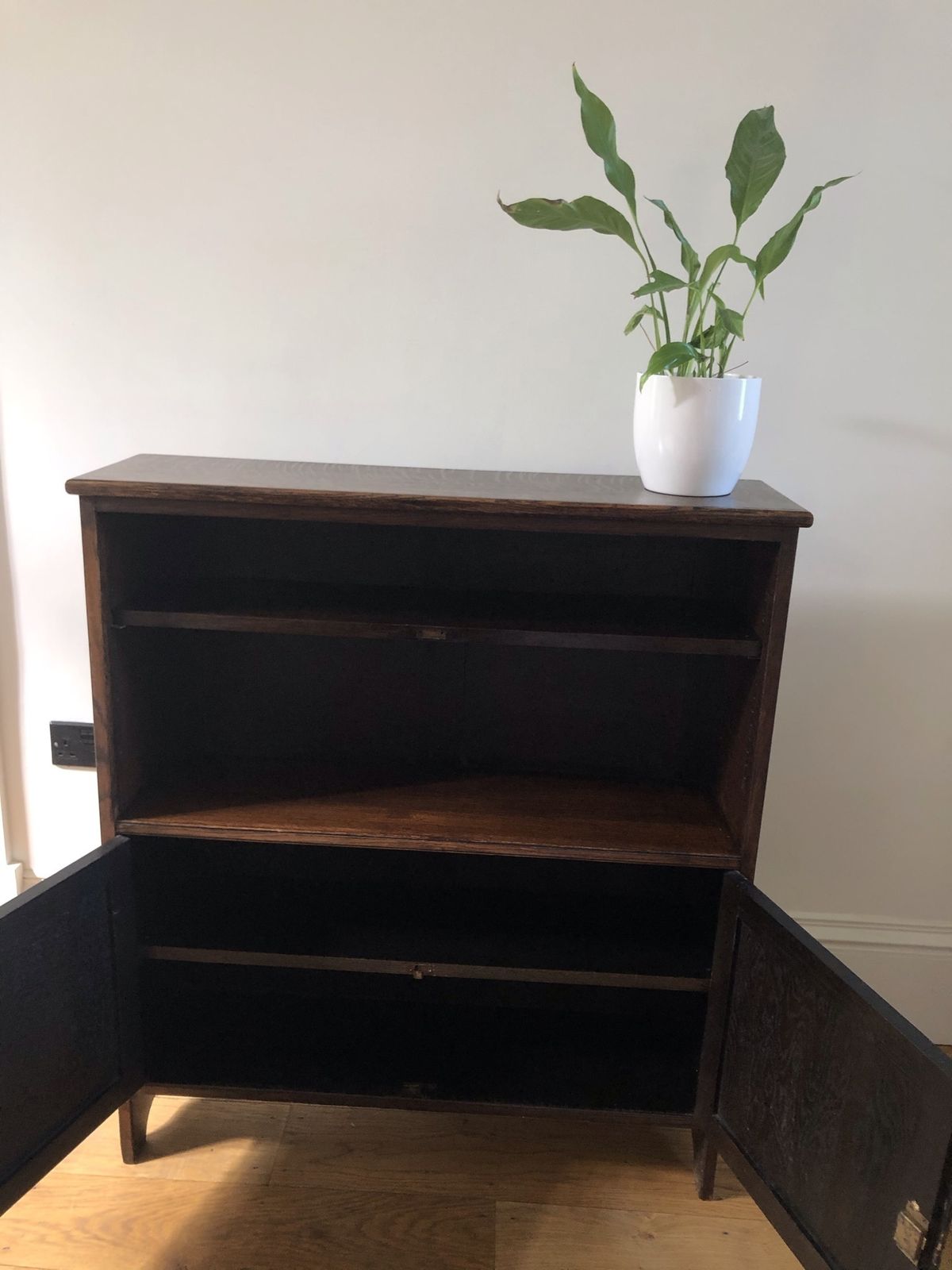 595.0 Bookcase With Cupboards Below/Display Cabinet photo
