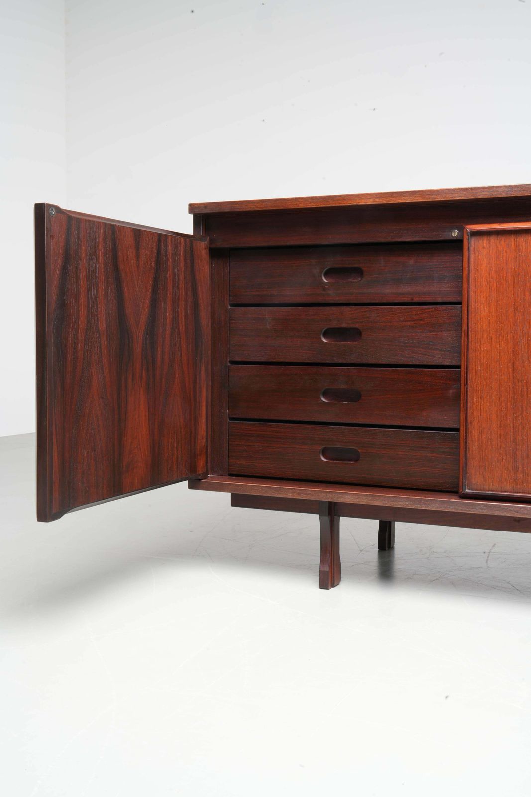 Grote 4 Deurs Credenza In Mahonie En Teak, Italië, Jaren 1960 photo for sale