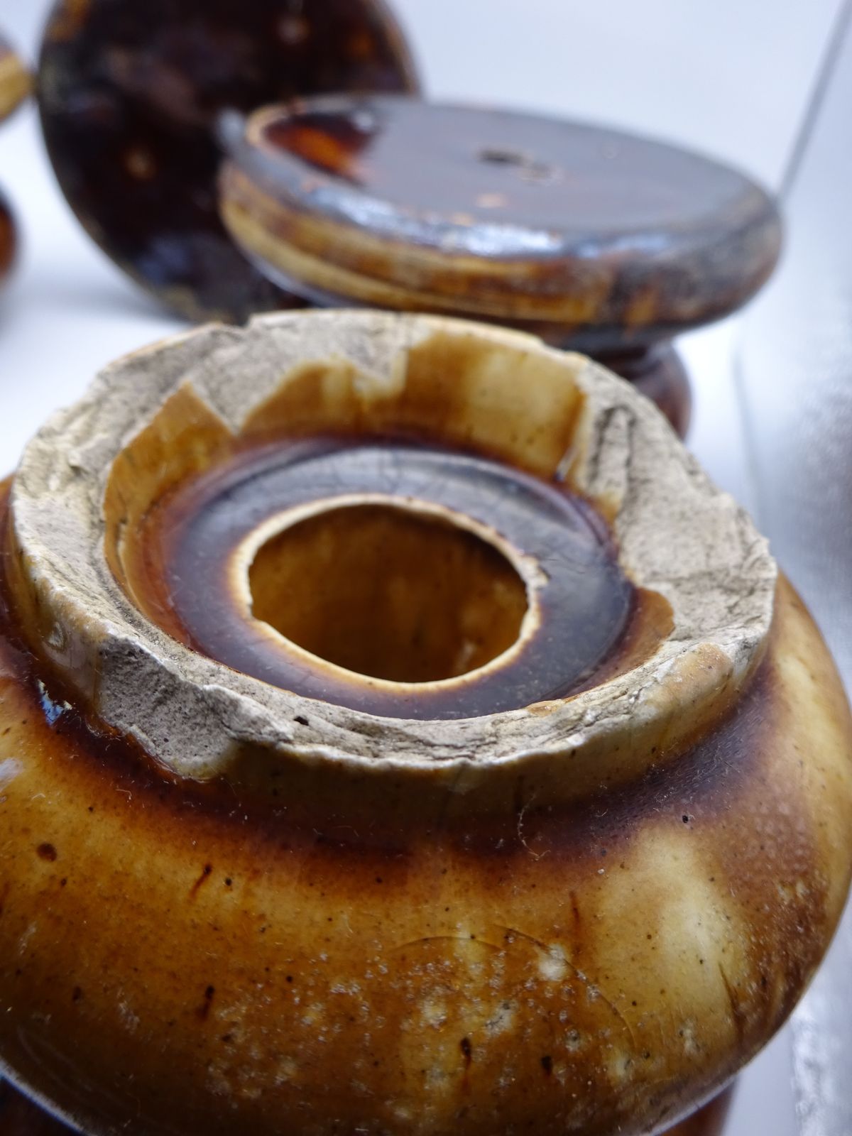 Rare Find 6 Antique Treacle Glazed Pottery Furniture Feet/Castor Cups/Carpet Protectors , As Found Condition photo vinterior