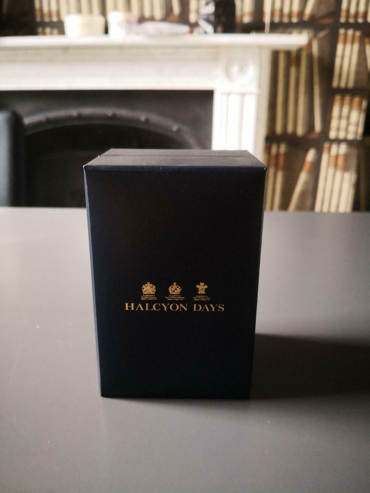 Halcyon Days Beefeater Enamel Trinket Box In Giftbox photo 100.0