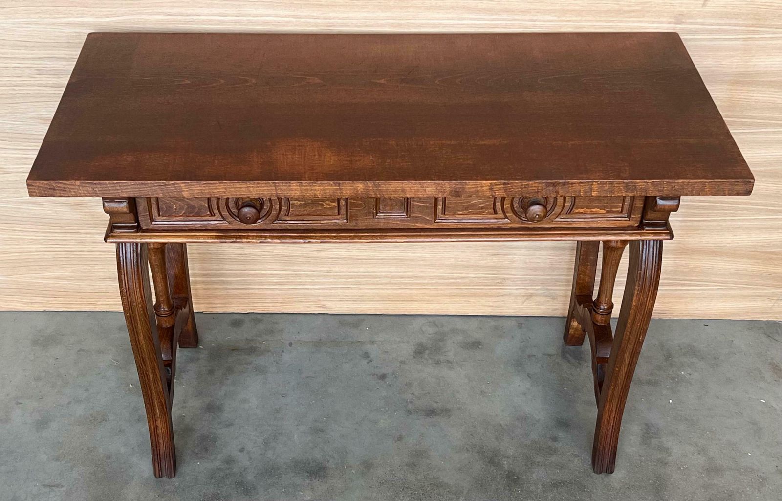 Console, bureau ou table de toilette catalane en noyer, début du XIXe siècle photo vinterior
