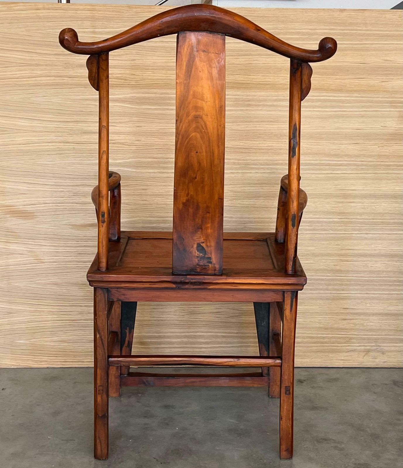 Paire de fauteuils trône à dossier haut en bois sculpté de style Ming chinois photo vintage