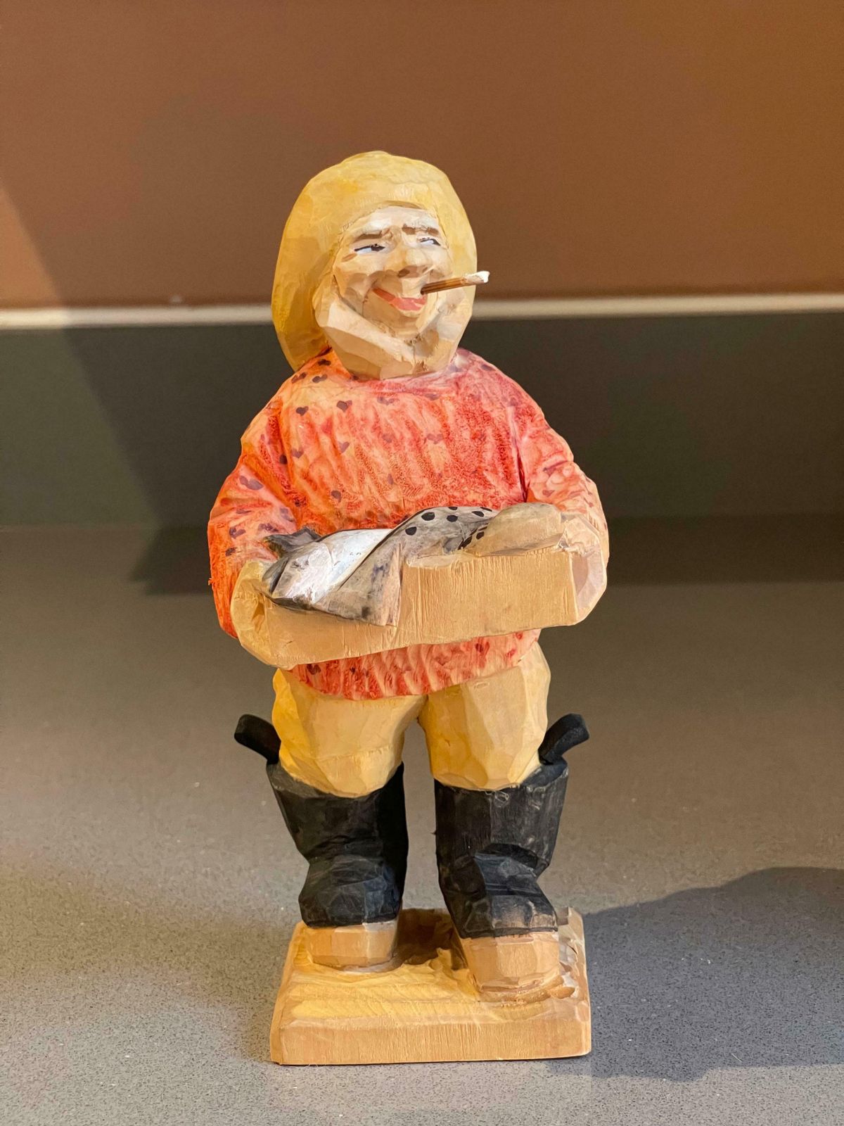 Carving Wooden Human Sculptures Fisher Woman Antique Decorative Female Figurine photo Home Decor