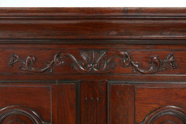 Large Louis XVI French Carved Bridal Wardrobe, 1850s photo vinterior