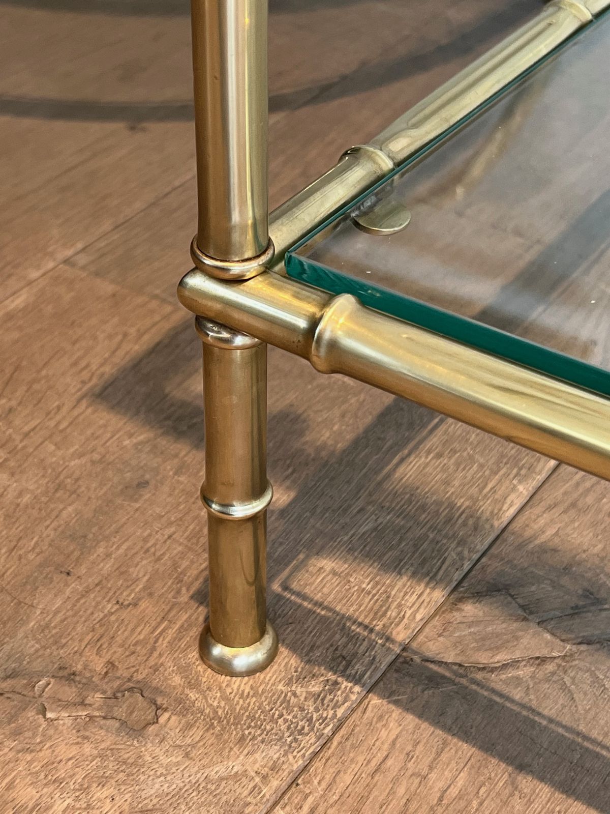 photo vintage Tripartite Coffee Table In Faux Bamboo Style Brass In The Taste Of Maison Baguès