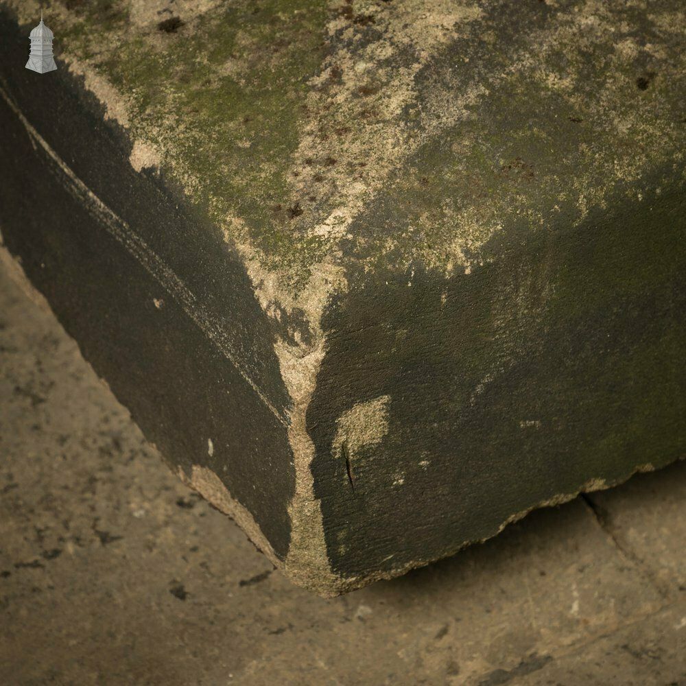 photo vinterior Sandstone Pier Caps, Pair Of Four Way Weathered Standard Apex Pier Caps