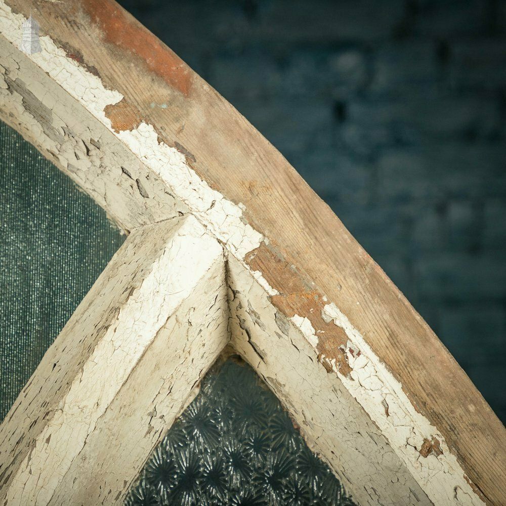 photo vinterior Arch Top Window, Gothic Style With Textured Glass