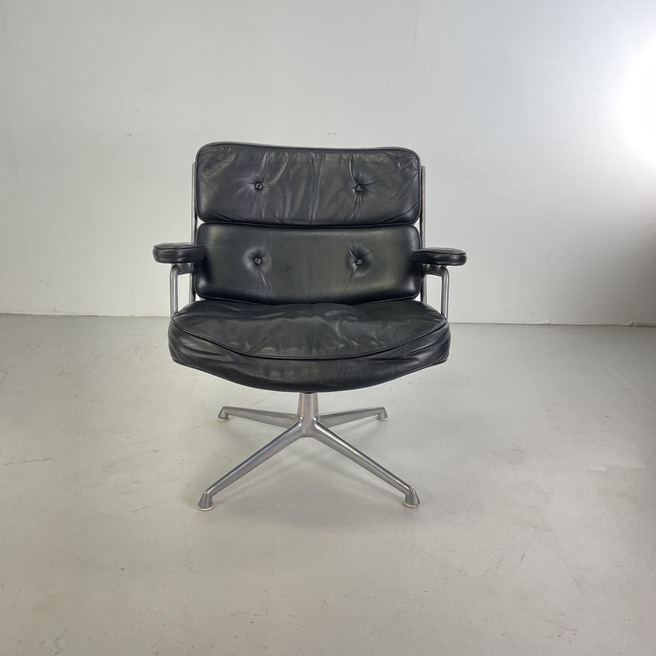 Charles Eames Herman Miller Time Life Lobby Chair In Black Leather photo Furniture