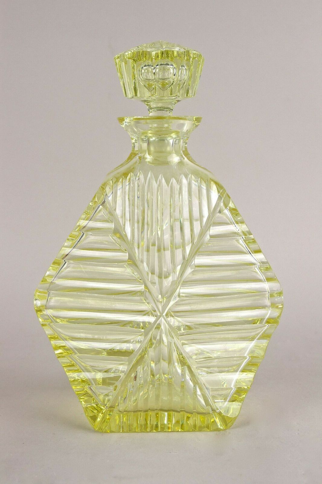 photo vinterior 20th Century Art Deco Decanter Set/ Liquor Set With 6 Shot Glasses, Cz Ca. 1920