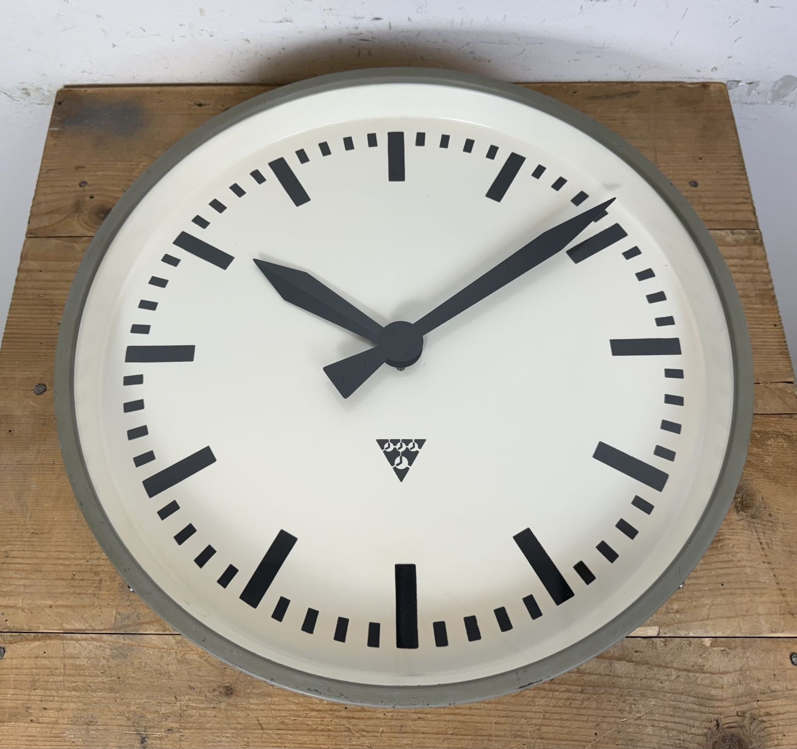 Large Grey Industrial Factory Wall Clock From Pragotron, 1960s photo Home Decor