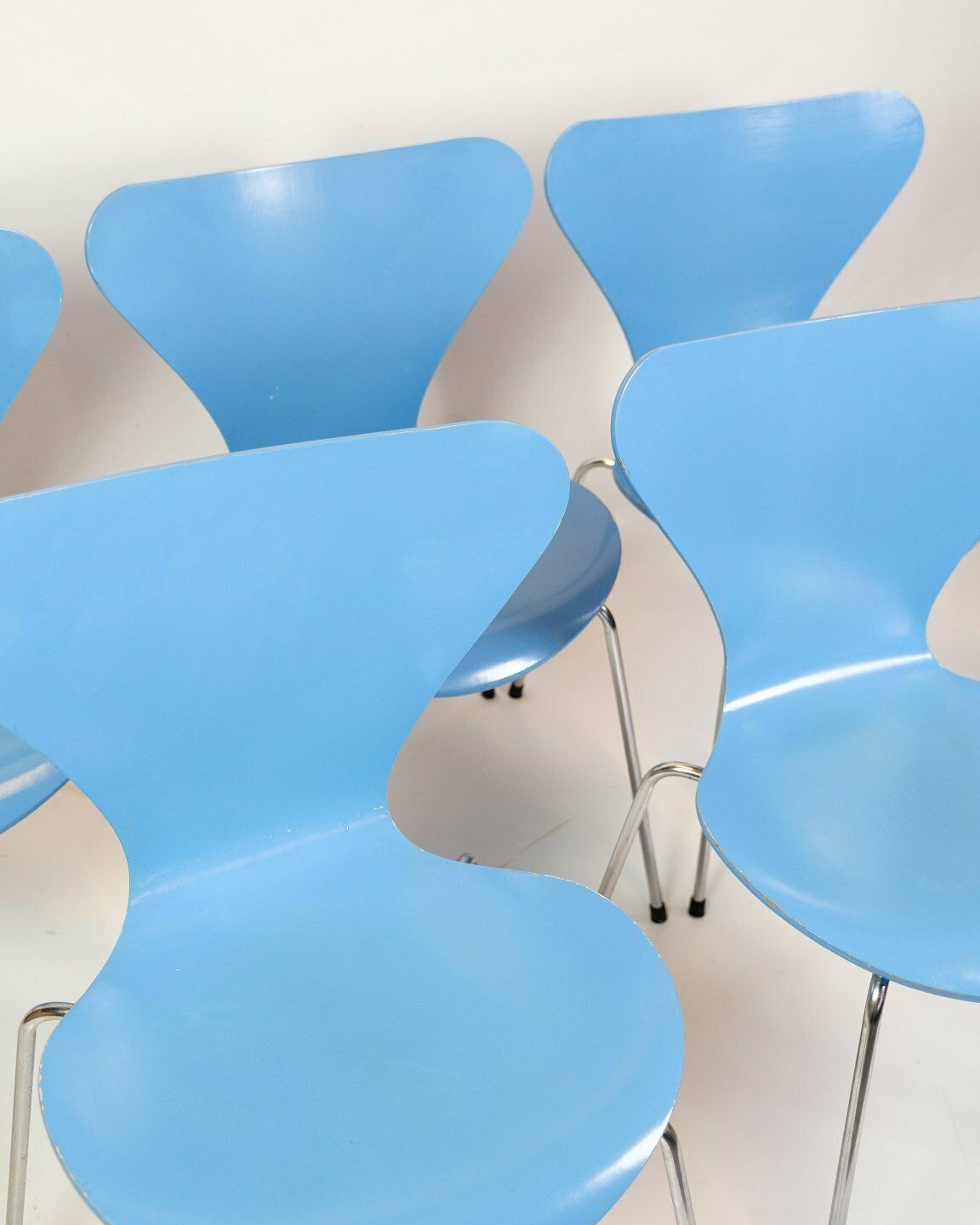 Set Of 5 Seven Chairs Model 3107 Lacquered In Light Blue By Arne Jacobsen For Fritz Hansen From 1980s photo furniture
