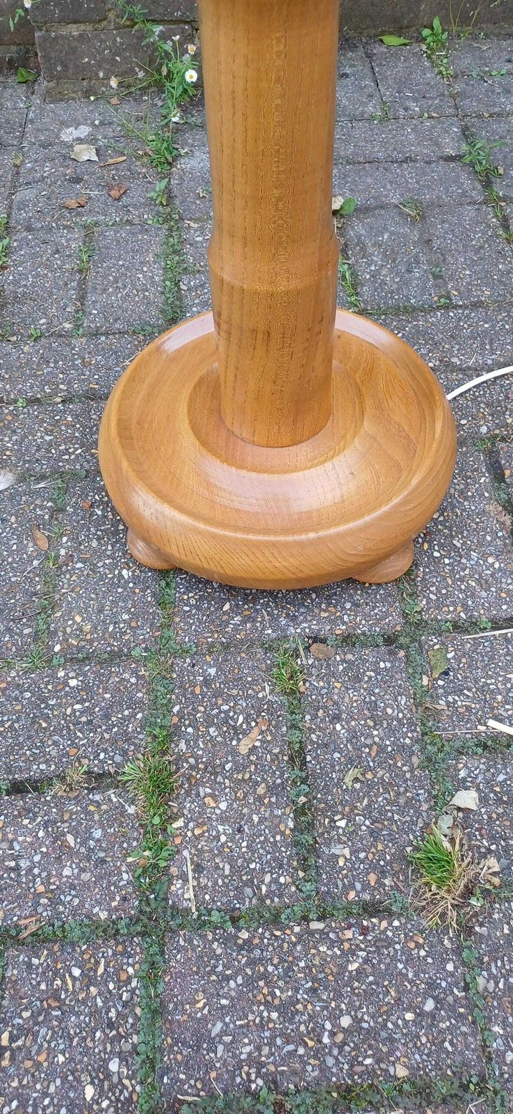 Chunky Yet Elegant Turned Elm Standard Lamp Ercol Style In Great Condition And Working. Free Hand Delivery. photo buy