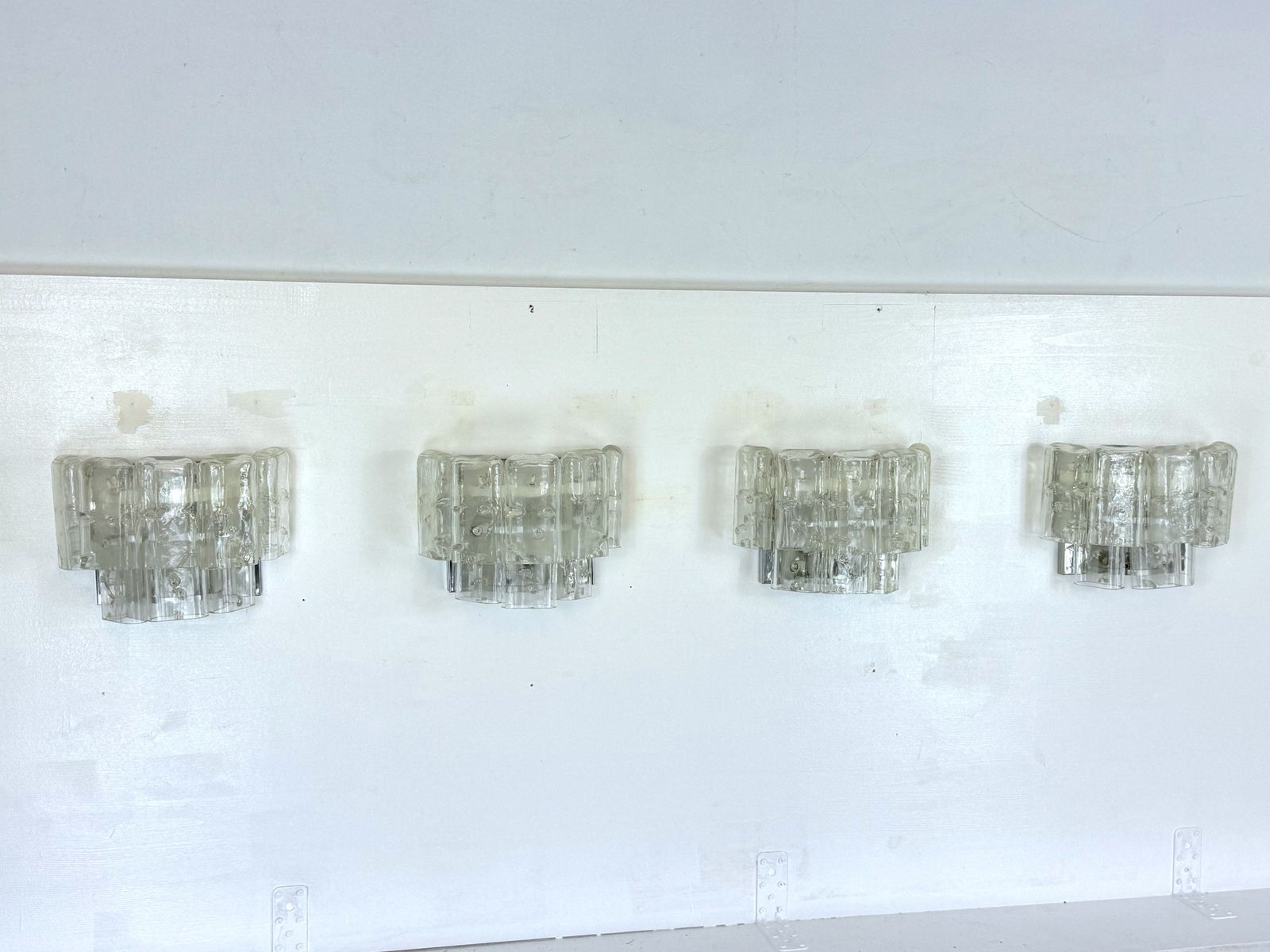 photo vinterior Vistosi Manner, Set Of Four Clear Murano Glass Elements Sconces. Italy 1970s