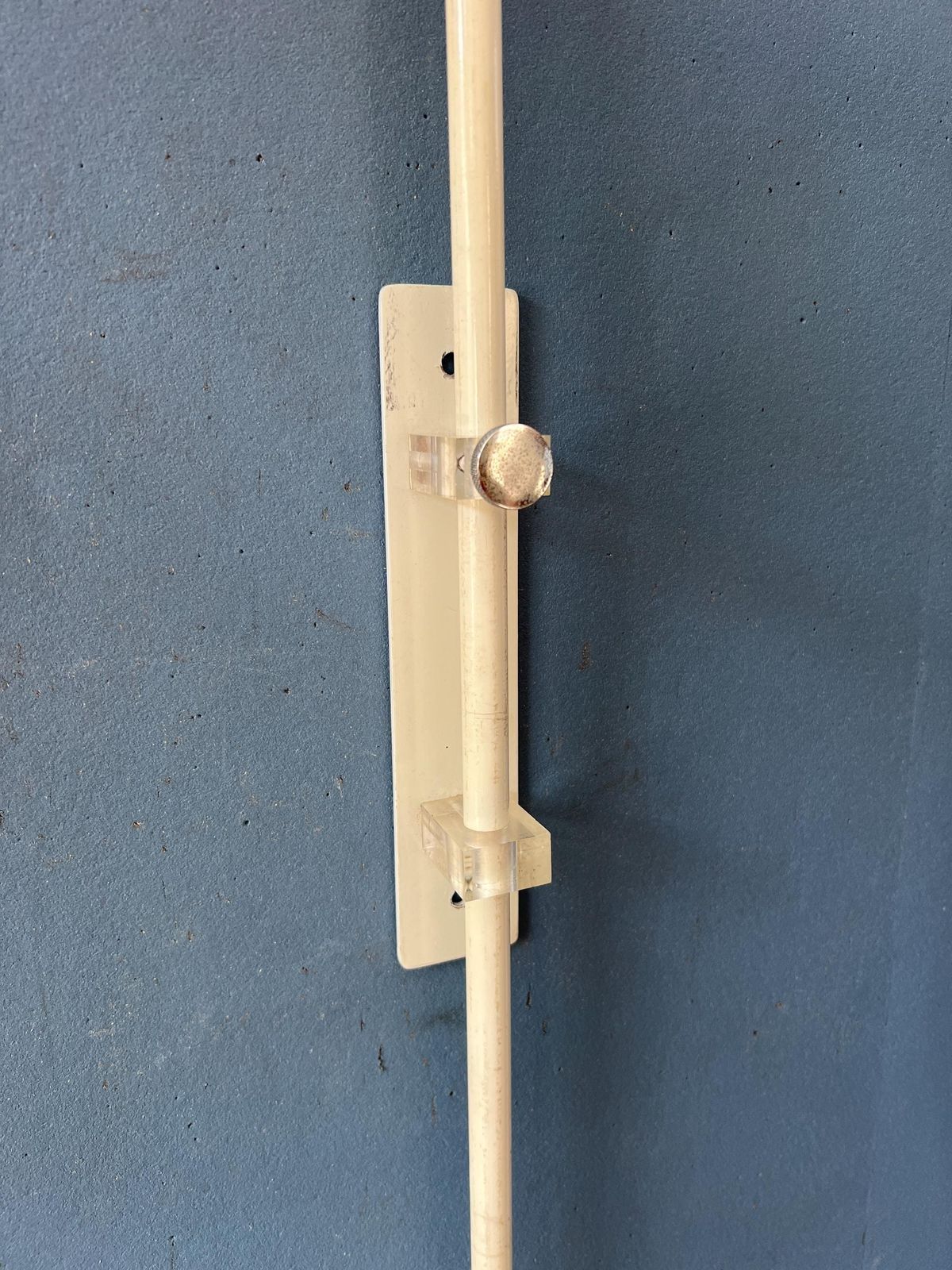 photo furniture Beige Mid Century Anvia Boogwandlamp