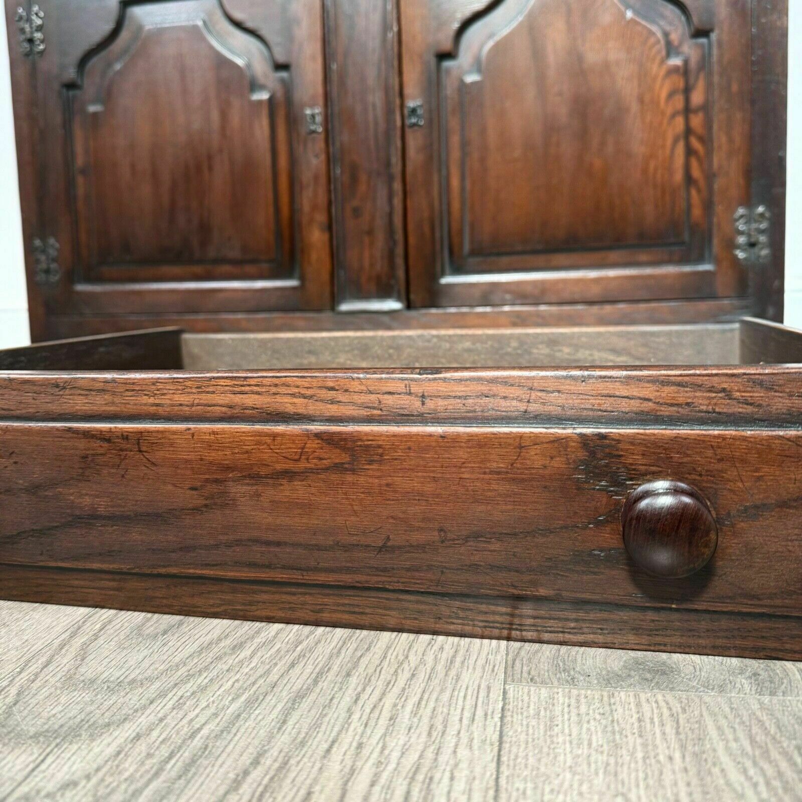 485.0 Antique 20th Century Court Cupboard In Oak photo