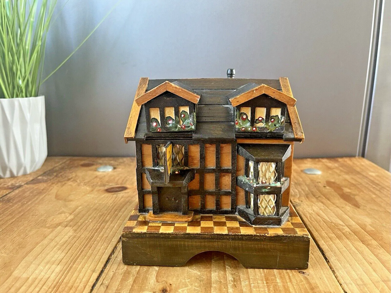 The Shakespeare Hotel Tudor House Wooden Treen Storage Box Thorens Swiss Musical