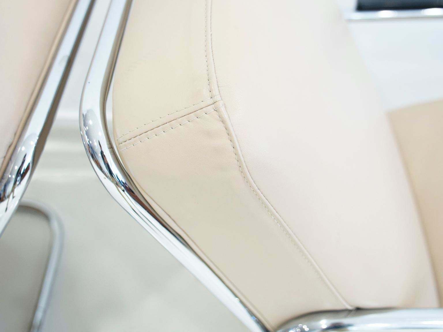 photo furniture Pair Of Beige Leather And Tubular Steel Lounge Chairs