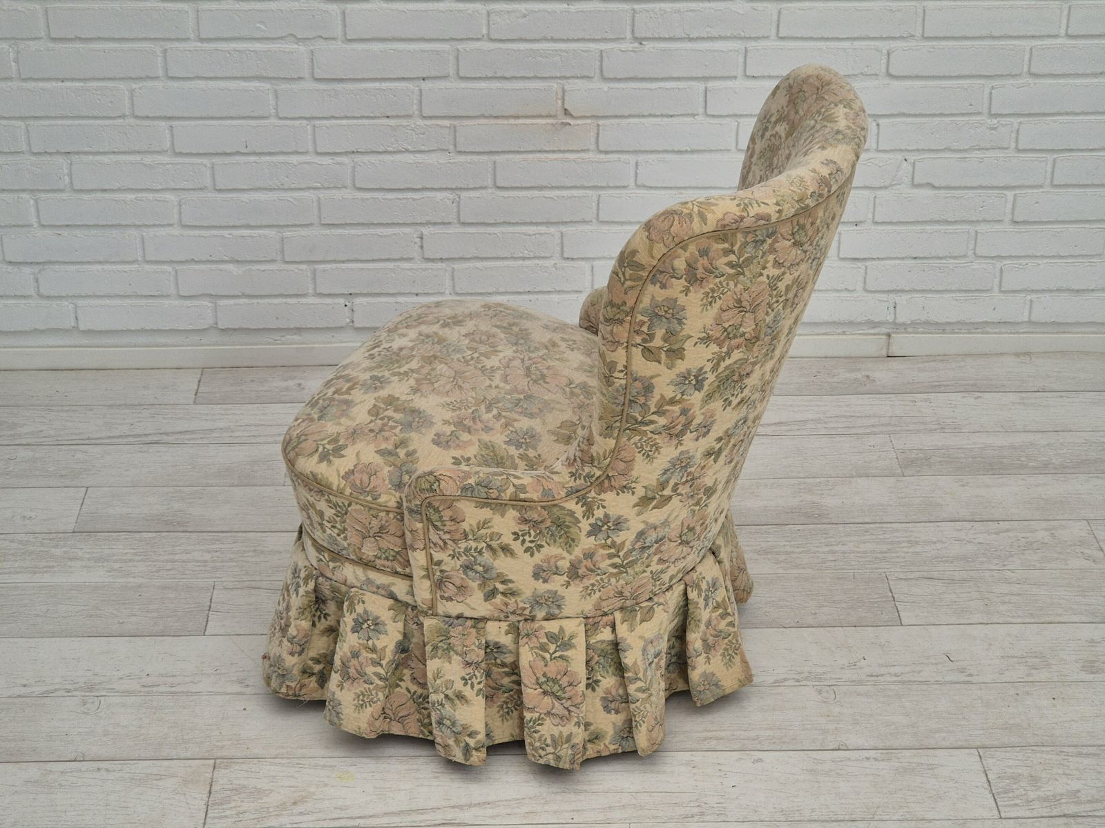 Meubels Jaren 1970, Deense Easy Side Chair, Zeer Goede Staat, Bloemmotief Meubelvelours. photo