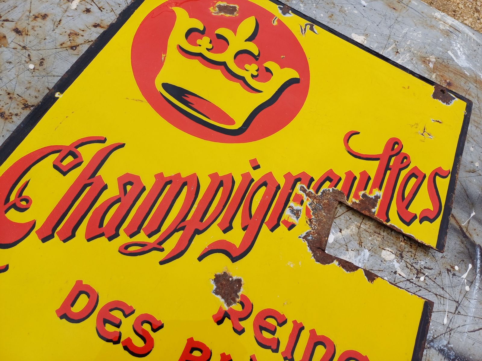 Champigneulles Queen Of Beers Enamel Plate photo vinterior