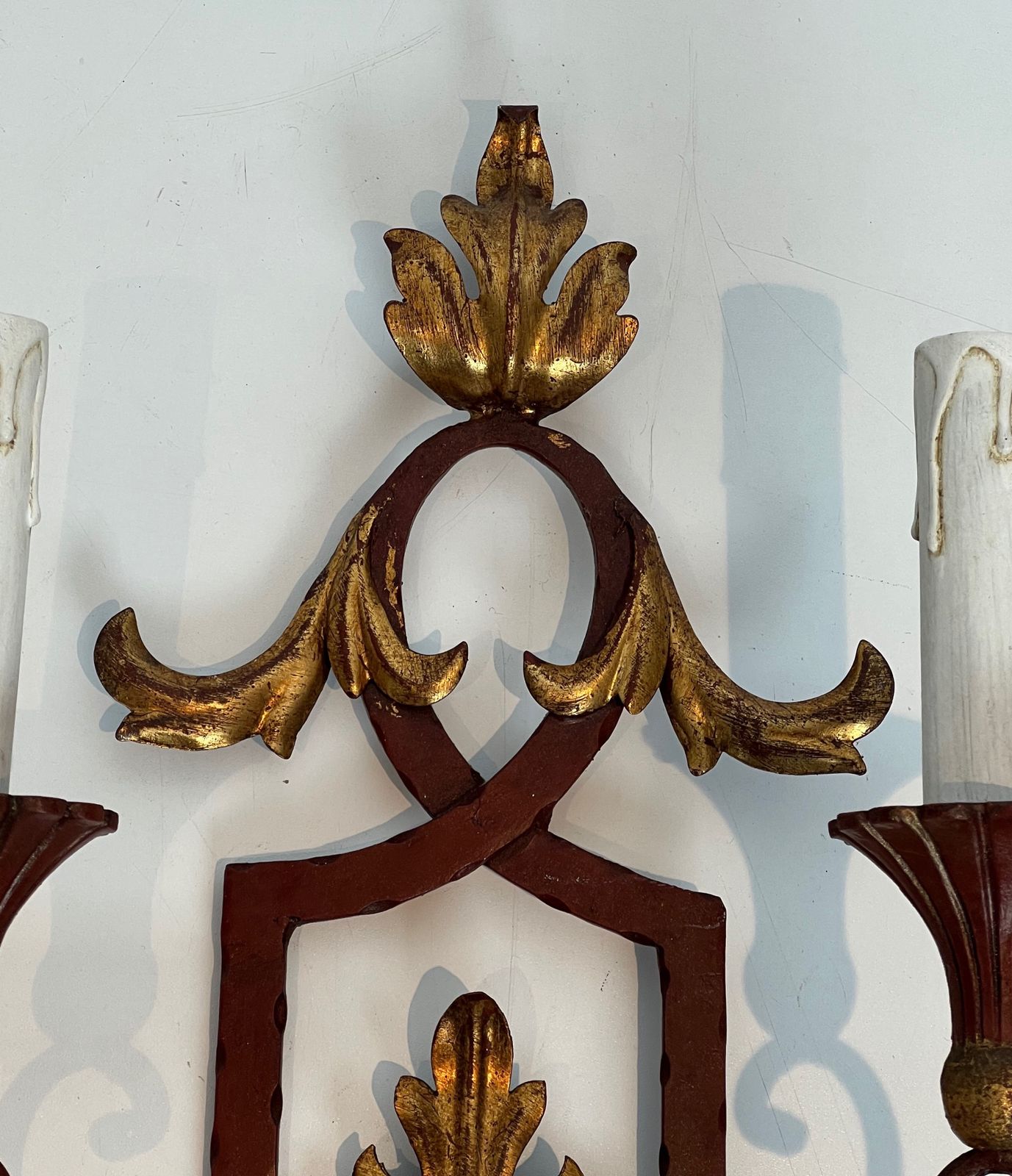 photo vintage Pair Of Wrought Iron And Patinated Wood Wall Lights With Golden Acanthus Leaves