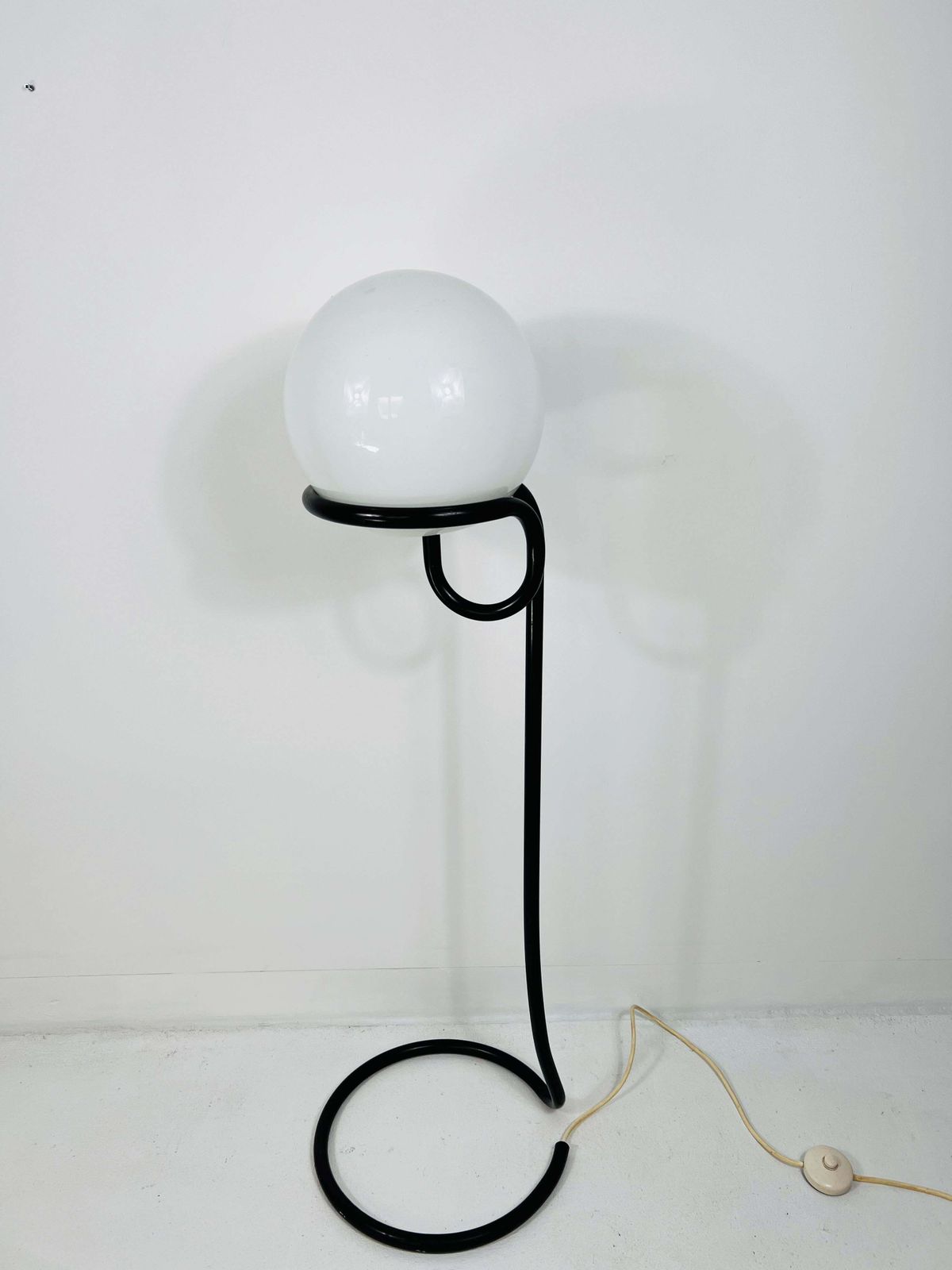 Black Floor Lamp Globe By Aldo Van Den Nieuwelaar For Domani Designs, Amsterdam photo 2410.0