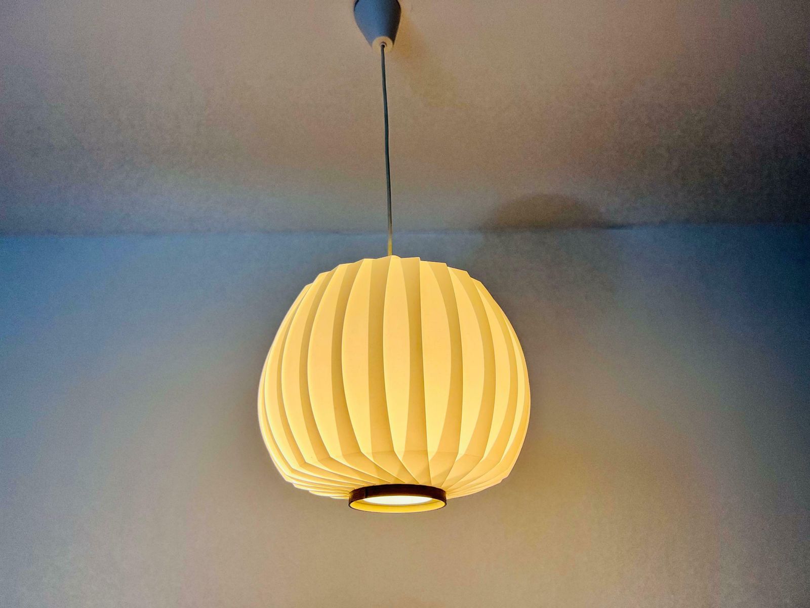 663.0 Mid Century Modern Pendant Lamp, Italy, 1960s photo
