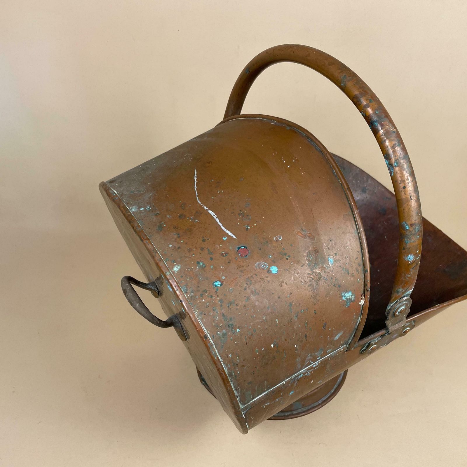 Antique Metal Copper Coal Bucket Handle Fireside Fire Side Scuttle Helmet Farmhouse Cottage Aged Patina Vintage Fireplace Logs Tools photo vintage