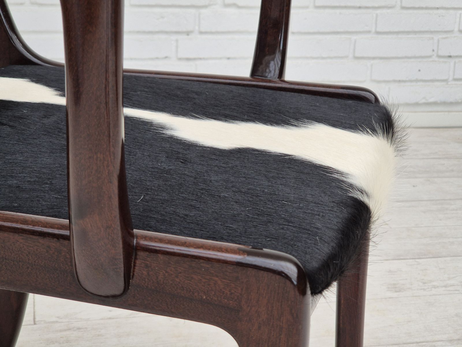 1960s, Danish Design By Ole Wanscher, Armchair, Mahogany Wood, Cowhide, Reupholstered. photo vinterior