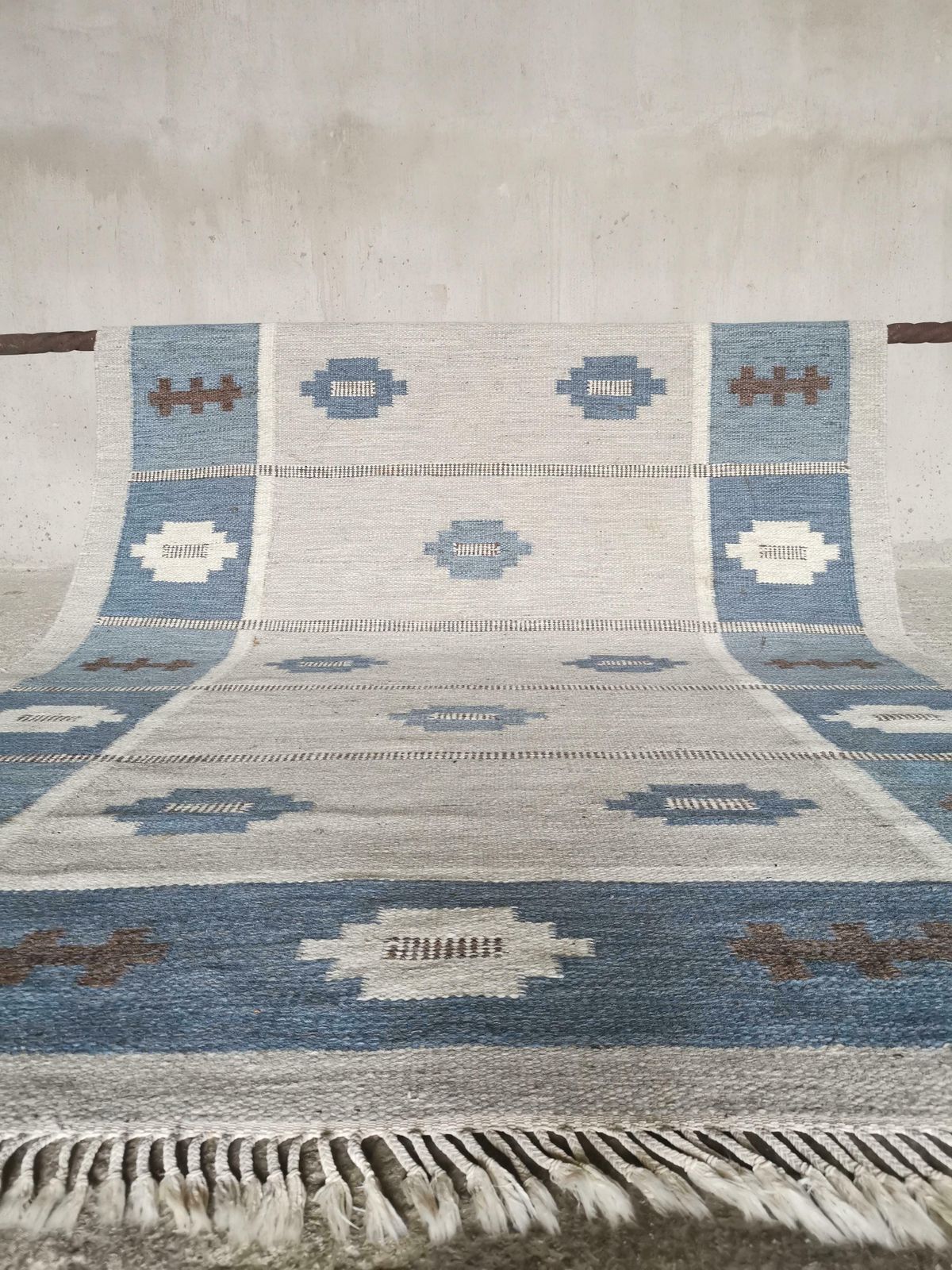 Large Swedish Flatweave Rölakan Carpet Svensk Hemslöjd, Signed Sh, Sweden 1950s photo Textiles
